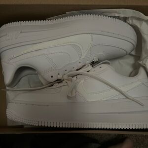 Never worn, brand new Womens Af1 platform in size 7